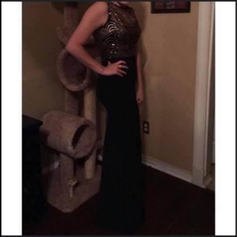 Black and Gold floor length dress. Perfect for any formal occasion!